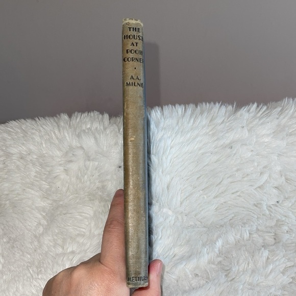 12 edition of the house at poohs corner preowned by someone else from my collect - Picture 4 of 7